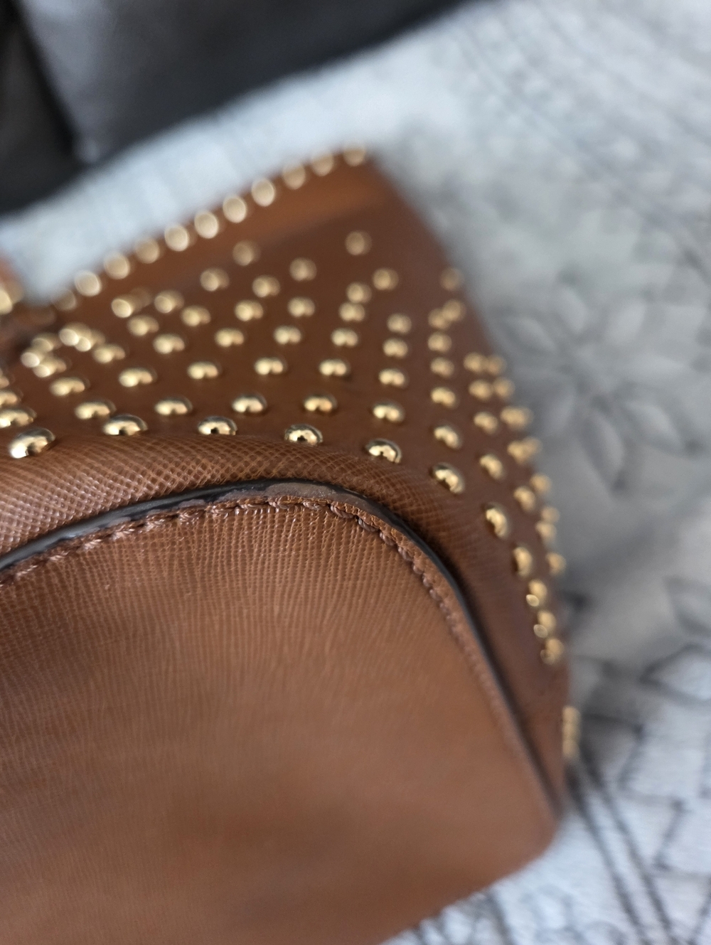 Michael Kors Tan Gold Studded Leather Jet Set Tote Bag Large Size Travel Office - Picture 12 of 16
